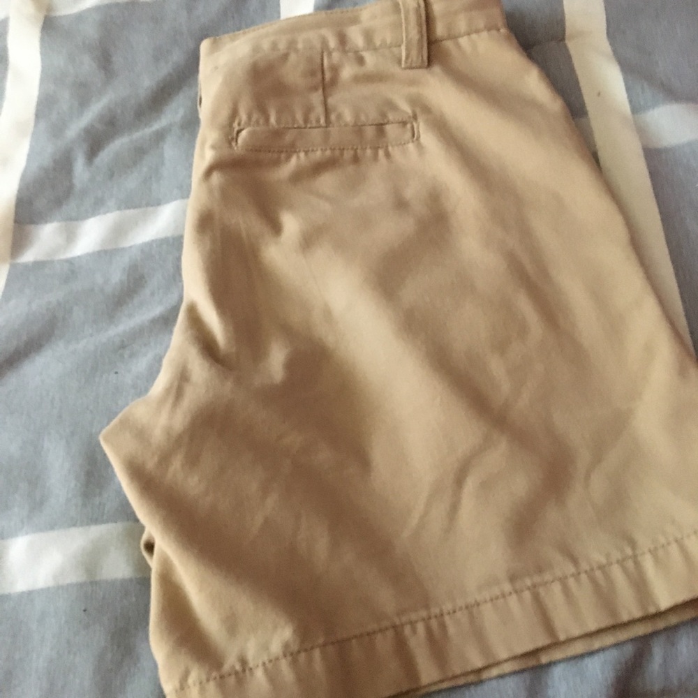 Women’s kaki shorts